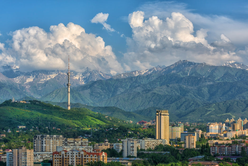 Вид с воздуха на Алматы