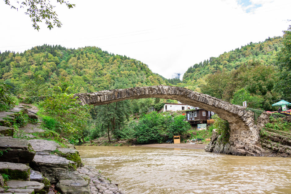 Мост Царицы Тамары (Грузия)