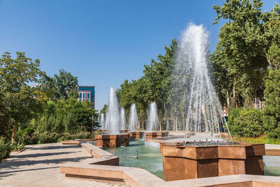 Фонтан в парке Рудаки в Душанбе